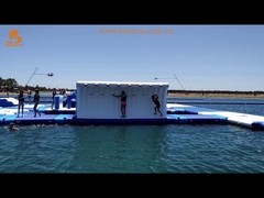 Gioco d'acqua galleggiante gonfiabile in PVC per il lago all'aperto