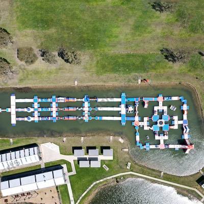 Giochi gonfiabili giganti del parco dell'acqua di 250 persone, corso gonfiabile di Wipeout del certificato di TUV
